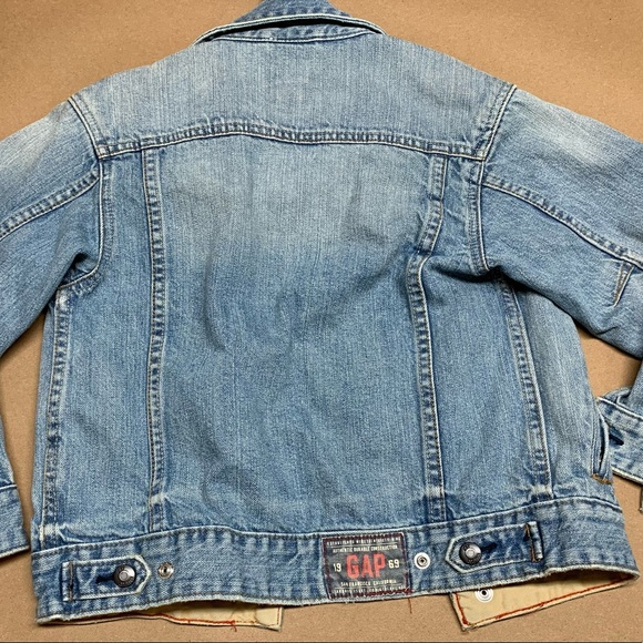 Gap Jean Jacket size: small 6-7 child. - Picture 3 of 4